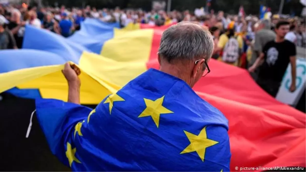 Romanya'da hükümete istifa çağrısı