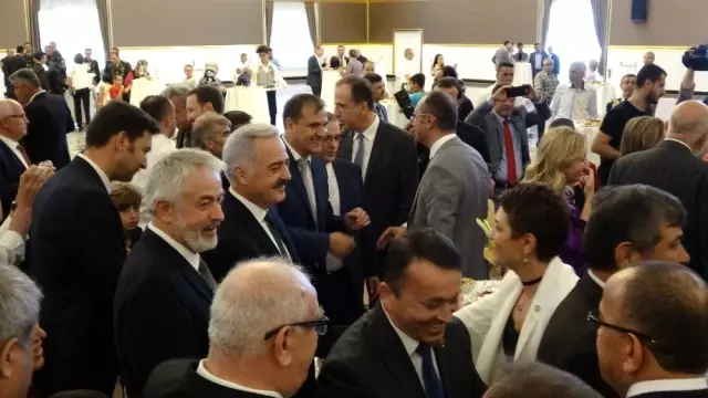 'Şehir Buluşmaları' adı altında bayramlaşma töreni 'Şehir Buluşmaları' adı altında bayramlaşma töreni