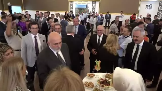 'Şehir Buluşmaları' bayramlaşma törenine yoğun katılım 'Şehir Buluşmaları' bayramlaşma törenine yoğun katılım