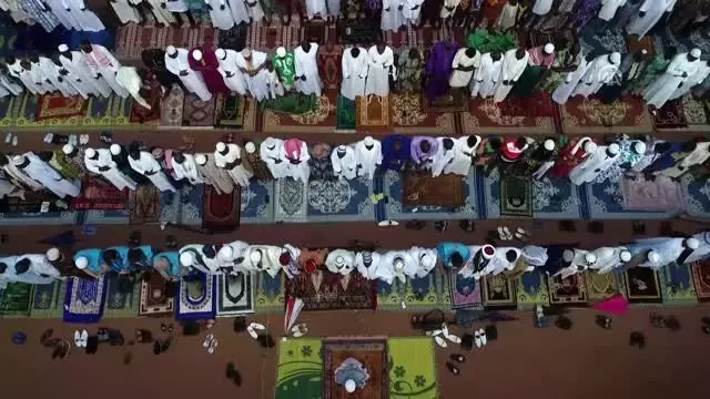 TDV Fildişi Sahili'nde 6 bin 300 hisse kurban eti dağıttı TDV Fildişi Sahili'nde 6 bin 300 hisse kurban eti dağıttı