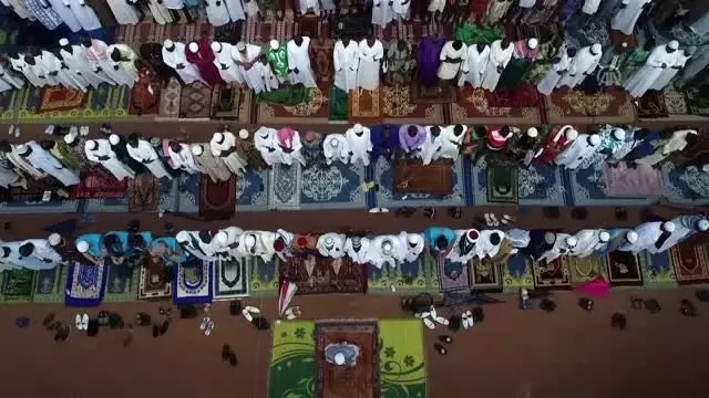 TDV Fildişi Sahili'nde 6 bin 300 hisse kurban eti dağıttı TDV Fildişi Sahili'nde 6 bin 300 hisse kurban eti dağıttı