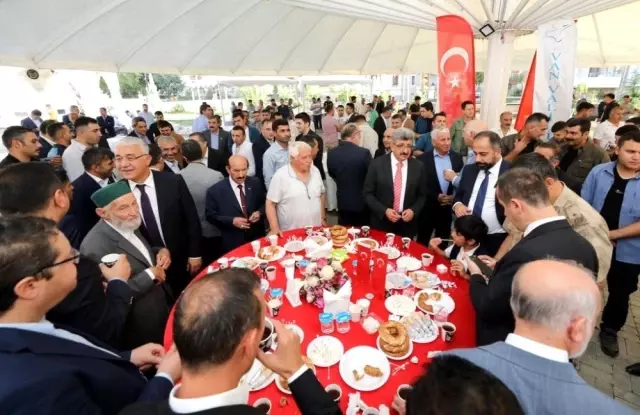 Van'da bayramlaşma töreni