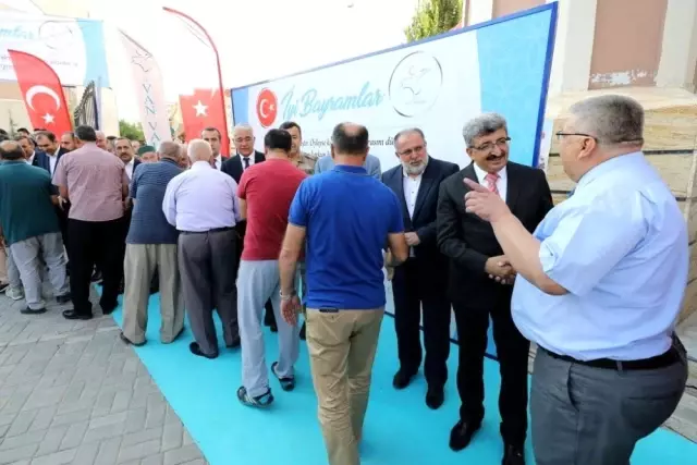 Van'da bayramlaşma töreni