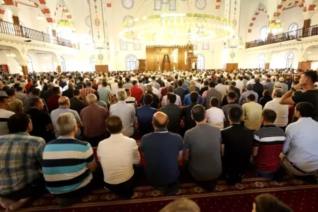 Van'da bayramlaşma töreni
