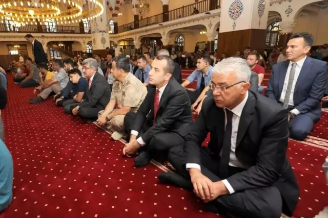 Van'da bayramlaşma töreni