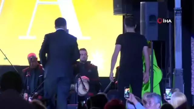 Bülent Ersoy orkestraya çıldırdı