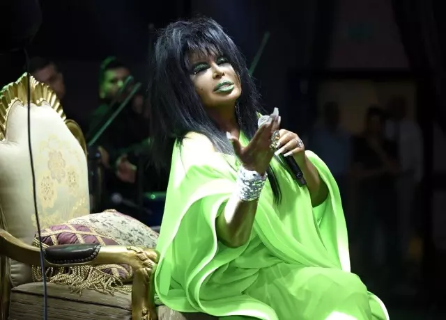 Diva Bülent Ersoy, sahnede çileden çıktı: Aptal bunlar! Diva Bülent Ersoy, sahnede çileden çıktı: Aptal bunlar!