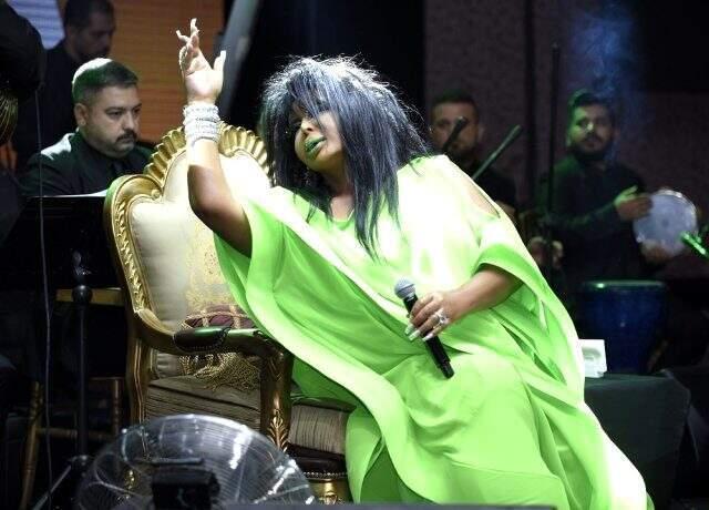 Diva Bülent Ersoy, sahnede çileden çıktı: Aptal bunlar!