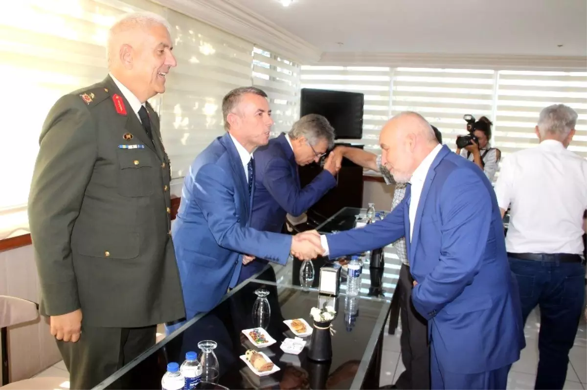 Edremit'te bayramlaşma yapıldı