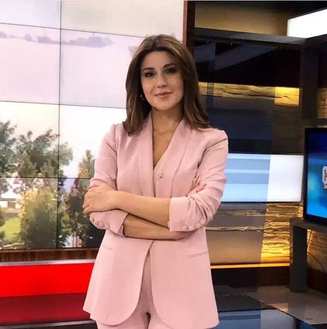 FOX TV'nin sunucusu Merve Yıldırım'dan danslı bayram kutlaması