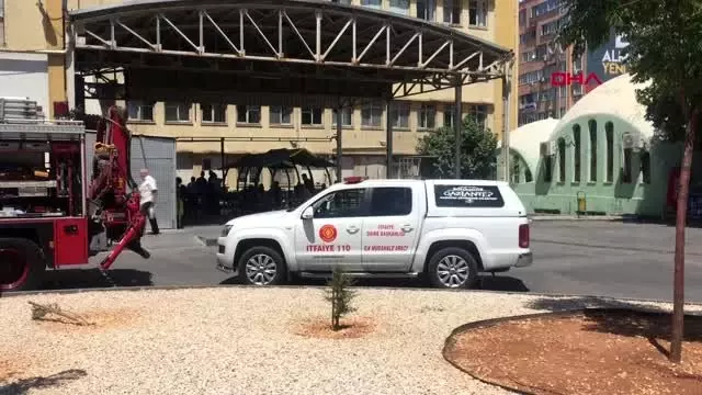 Gaziantep'te 14 yaşındaki çocuk elini kıyma makinesine kaptırdı Gaziantep'te 14 yaşındaki çocuk elini kıyma makinesine kaptırdı
