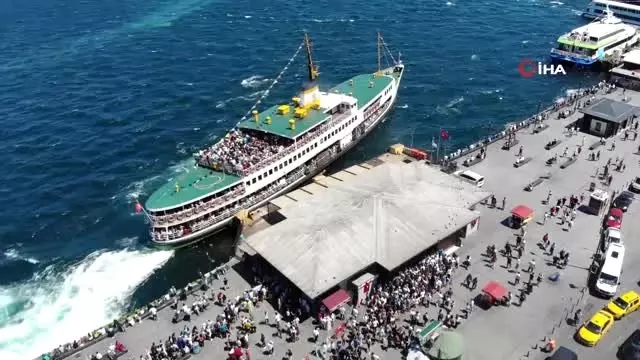 İstanbullular bayram tatilinde adalara akın etti İstanbullular bayram tatilinde adalara akın etti