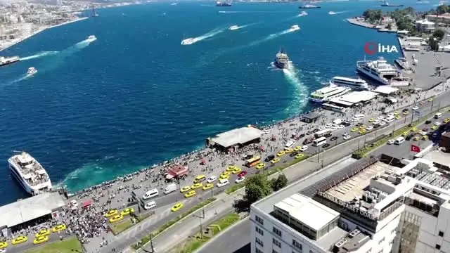 İstanbullular bayram tatilinde adalara akın etti İstanbullular bayram tatilinde adalara akın etti