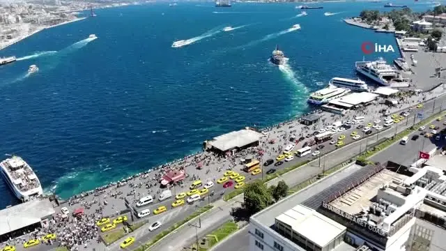 İstanbullular bayram tatilinde adalara akın etti İstanbullular bayram tatilinde adalara akın etti