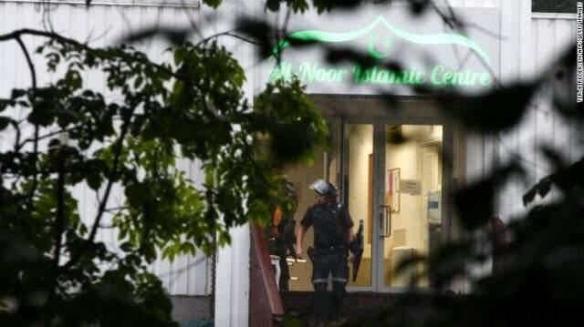 Norveç'te cami saldırısı: Saldırganı durduran 65 yaşındaki adam onlarca kişinin hayatını kurtardı