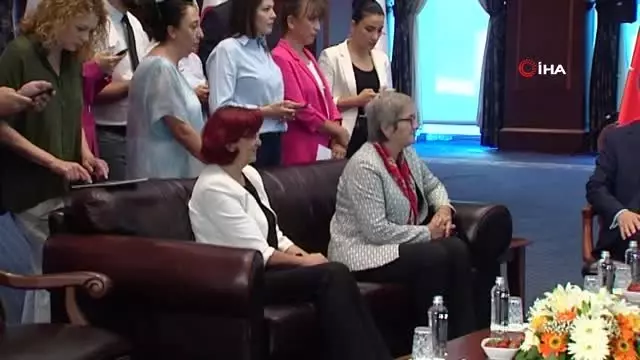 Partilerden AK Parti'ye Kurban Bayramı ziyareti Partilerden AK Parti'ye Kurban Bayramı ziyareti