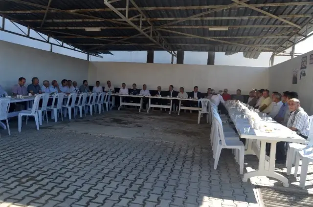 Selendi protokolü halkla bayramlaştı Selendi protokolü halkla bayramlaştı