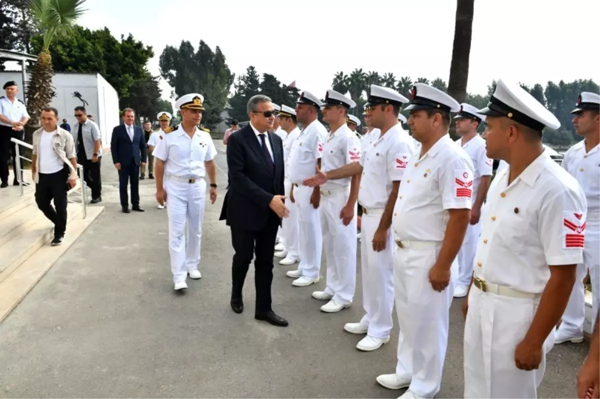 Vali Su, güvenlik güçleri ile bayramlaştı
