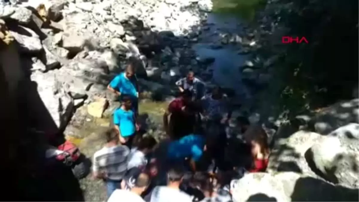 ATV dere yatağına uçtu: 2 yaralı