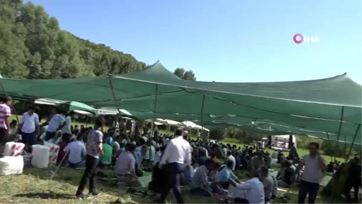 Bingöl'de 1 ton 200 kilogram et, kavurma yapılıp ikram edildi