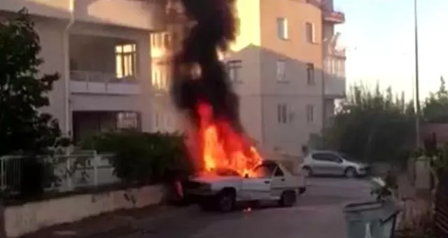 Duvara çarpan otomobil alev topuna döndü