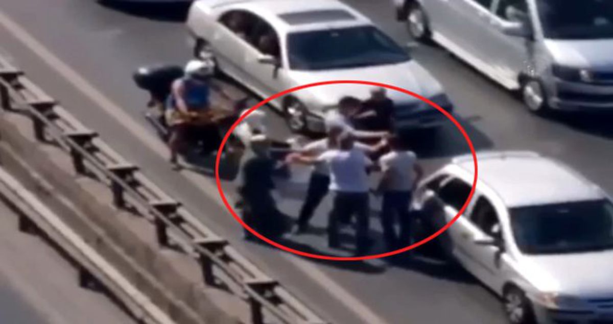 Bayram günü iki aile, E-5 karayolunda tekme ve tokat birbirine girdi! O anlar kamerada