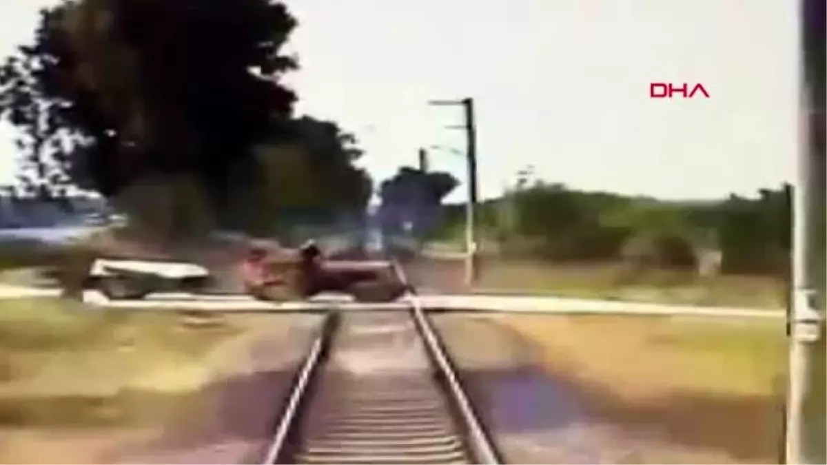 HATAY Çarpışma anı tren kamerasında