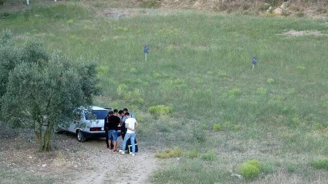 Orman yangınına giden itfaiye ekiplerine silahlı saldırı ihbarı polisi harekete geçirdi