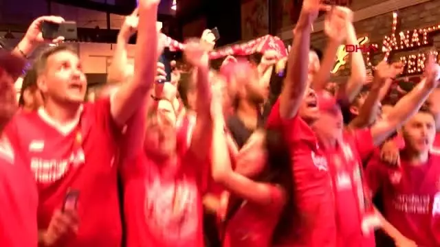 SPOR Liverpoollu taraftarların İstanbul'da gece eğlencesi