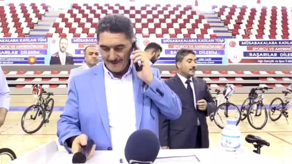 Yetim ve öksüz çocuklara bayramlık bisiklet