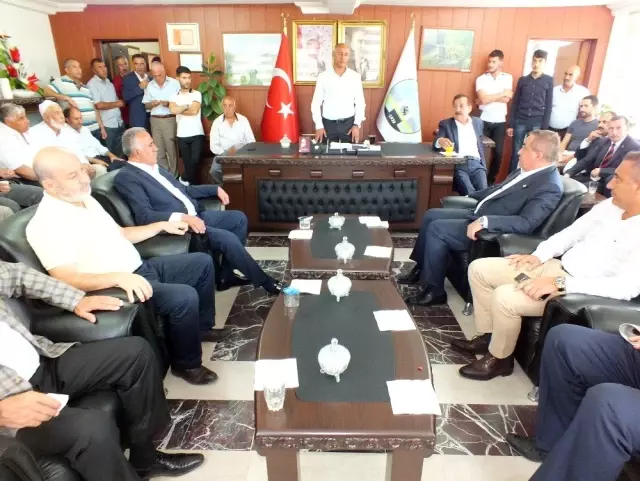AK Parti Milletvekili Şimşek, Malazgirtli vatandaşlarla bayramlaştı AK Parti Milletvekili Şimşek, Malazgirtli vatandaşlarla bayramlaştı