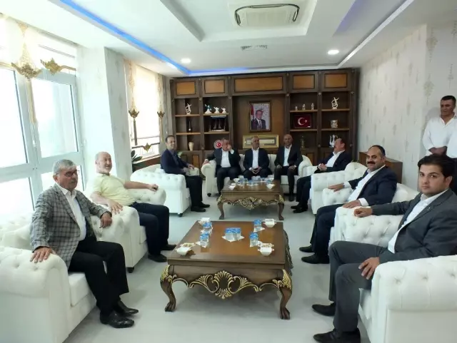 AK Parti Milletvekili Şimşek, Malazgirtli vatandaşlarla bayramlaştı AK Parti Milletvekili Şimşek, Malazgirtli vatandaşlarla bayramlaştı