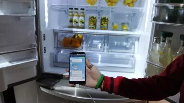 Annesi telefonuna el koydu, akıllı buzdolabından Twitter mesajı gönderdi Annesi telefonuna el koydu, akıllı buzdolabından Twitter mesajı gönderdi