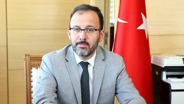 Bakan Kasapoğlu intihardan vazgeçirdi, aracına bindirdi