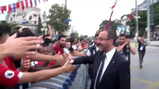 Bakan Kasapoğlu'na yoğun ilgi