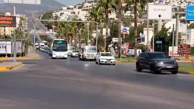 Bayram tatilinden dönüş trafiği Bayram tatilinden dönüş trafiği