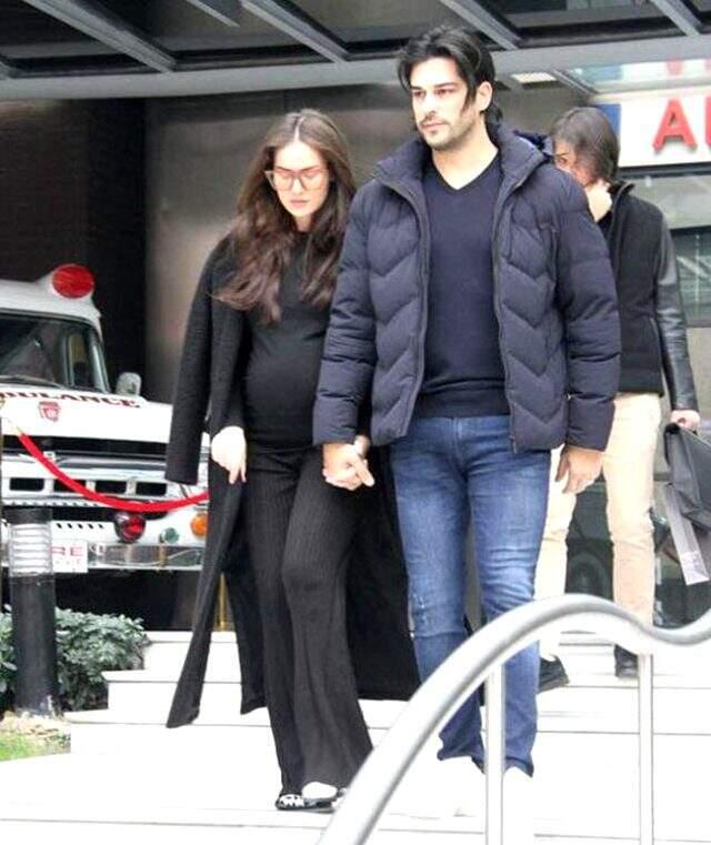 Fahriye Evcen-Burak Özçivit'in oğulları Karan ilk kez görüntülendi