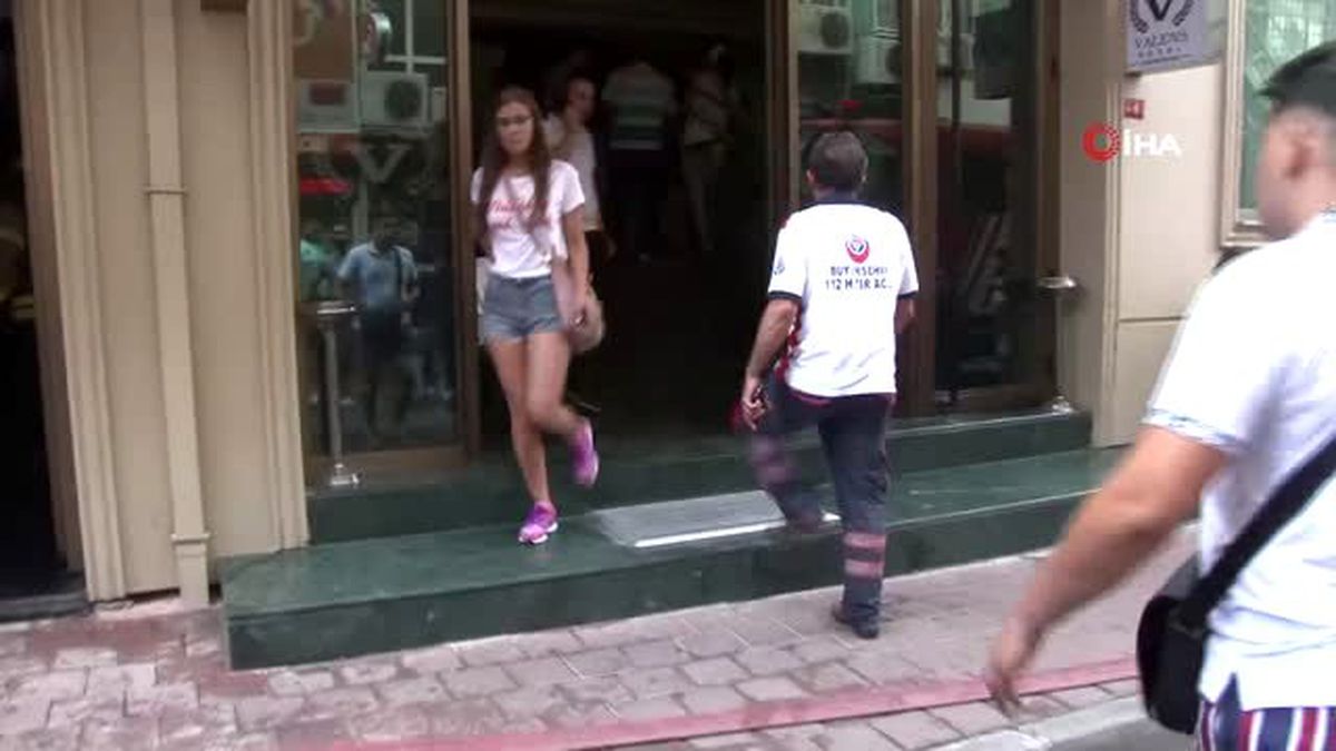 Fatih'te korkutan otel yangını: Otelde kalanlar tahliye edildi