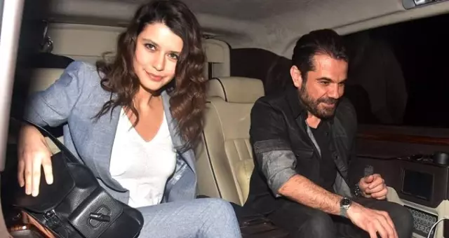 Kenan Doğulu'dan Beren Saat'e sahnede kalpli gönderme