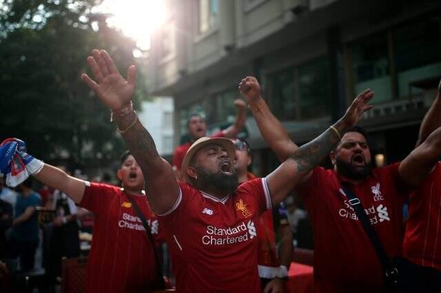 Liverpool-Chelsea maçına saatler kala İstanbul cıvıl cıvıl!