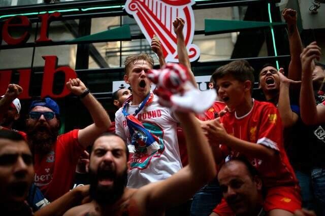 Liverpool-Chelsea maçına saatler kala İstanbul cıvıl cıvıl!