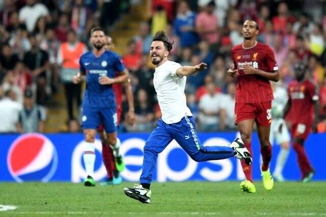Liverpool ile Chelsea maçında saha atlayan YouTuber'ın kim olduğu ortaya çıktı