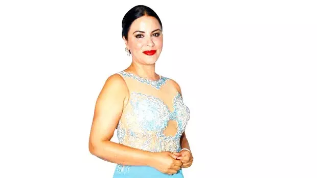 Oyunculuk eğitimi alıyor