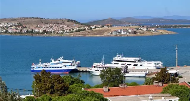Semadirek'te feribot krizi: Binin üzerinde turist mahsur kaldı, aralarında Türkler de var