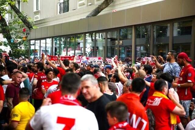 Süper Kupa maçı öncesi Taksim'de cam bardak yasağı!