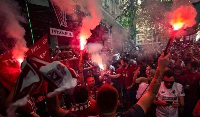Süper Kupa maçı öncesi Taksim'de cam bardak yasağı!