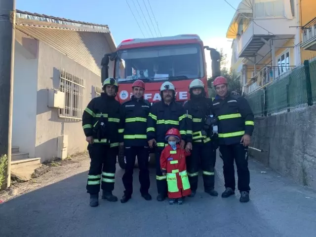 3 yaşındaki lösemi hastası Ahmet'in itfaiyecilik hayali gerçek oldu 3 yaşındaki lösemi hastası Ahmet'in itfaiyecilik hayali gerçek oldu