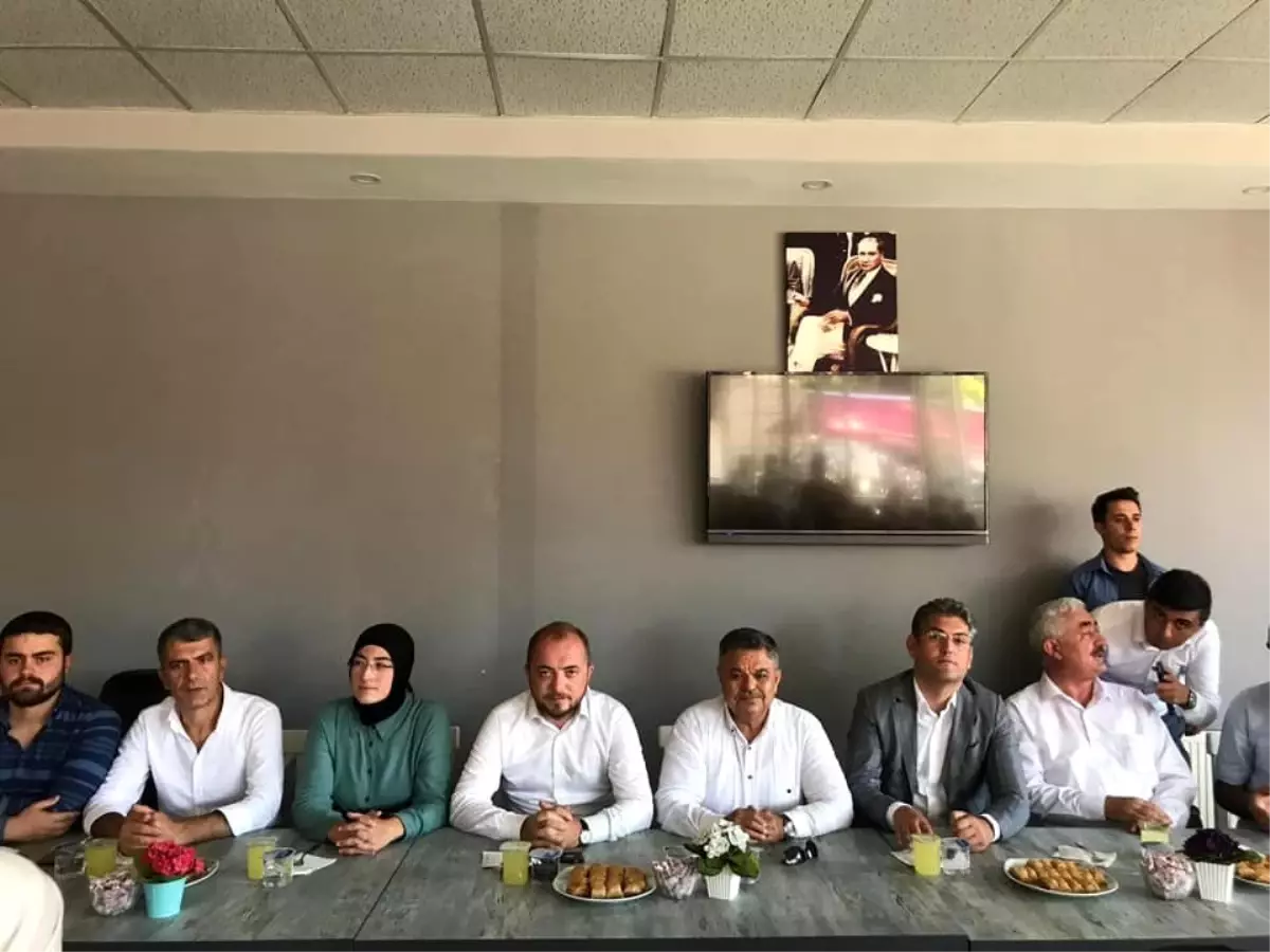 AK Parti ilçe ve belde teşkilatlarında bayramlaştı
