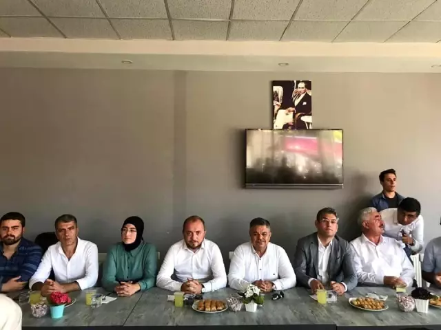 AK Parti ilçe ve belde teşkilatlarında bayramlaştı AK Parti ilçe ve belde teşkilatlarında bayramlaştı