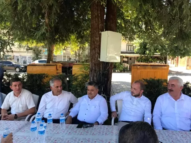 AK Parti ilçe ve belde teşkilatlarında bayramlaştı AK Parti ilçe ve belde teşkilatlarında bayramlaştı